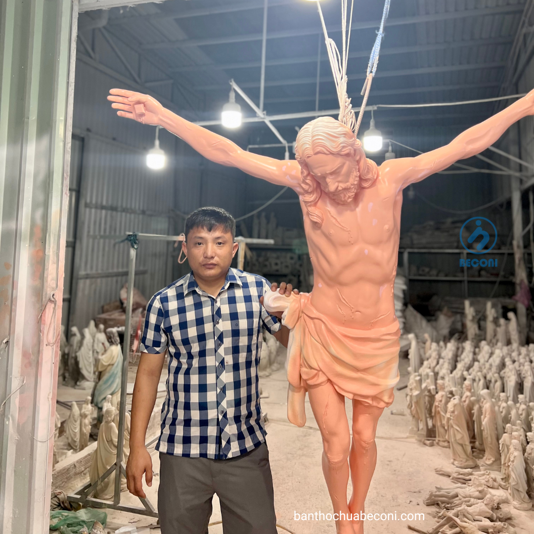 Tượng Chúa Chịu Nạn cao 1.6 mét bằng Polyresin
