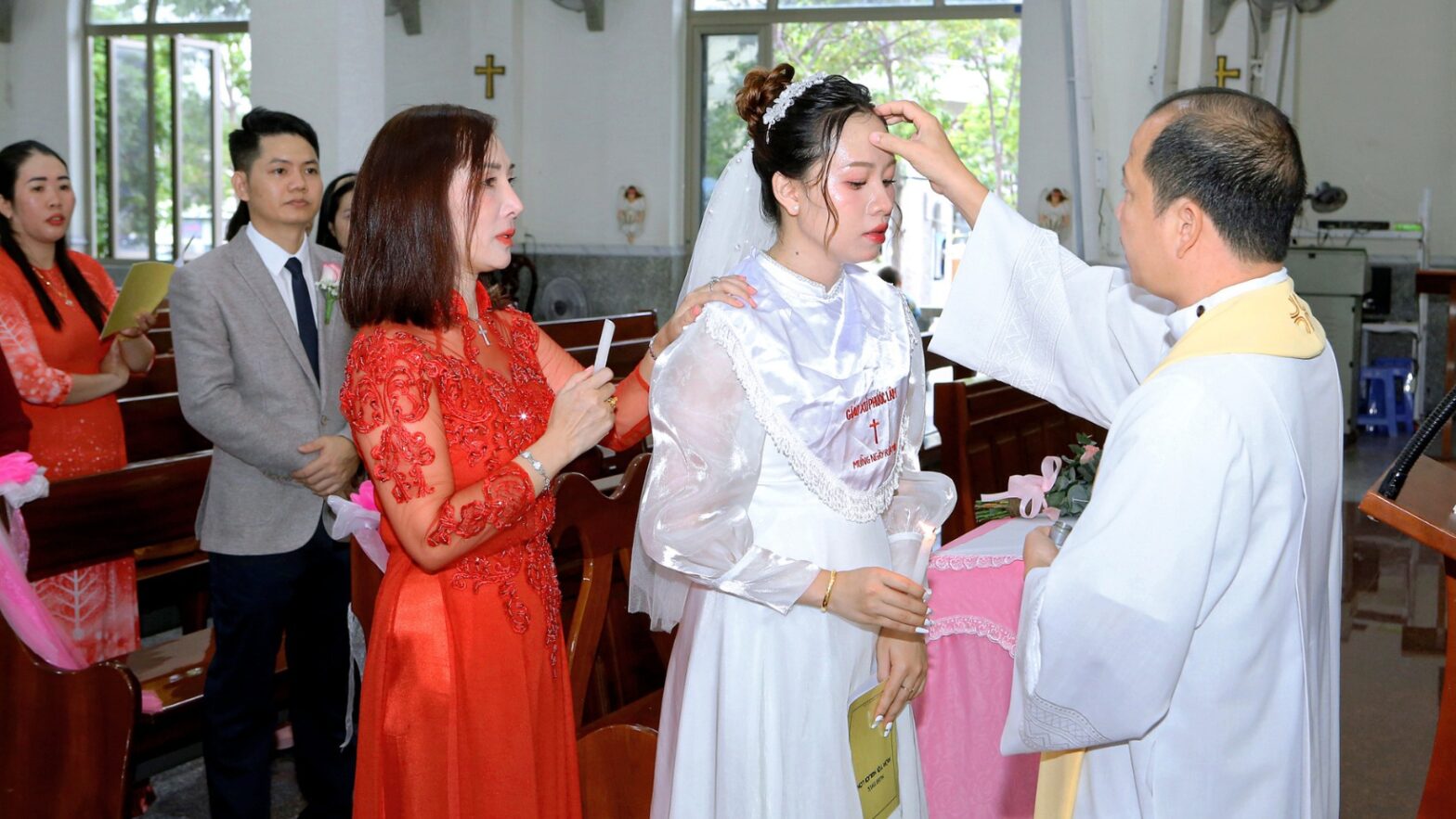 Người Công giáo có được kết hôn với người ngoại đạo không?