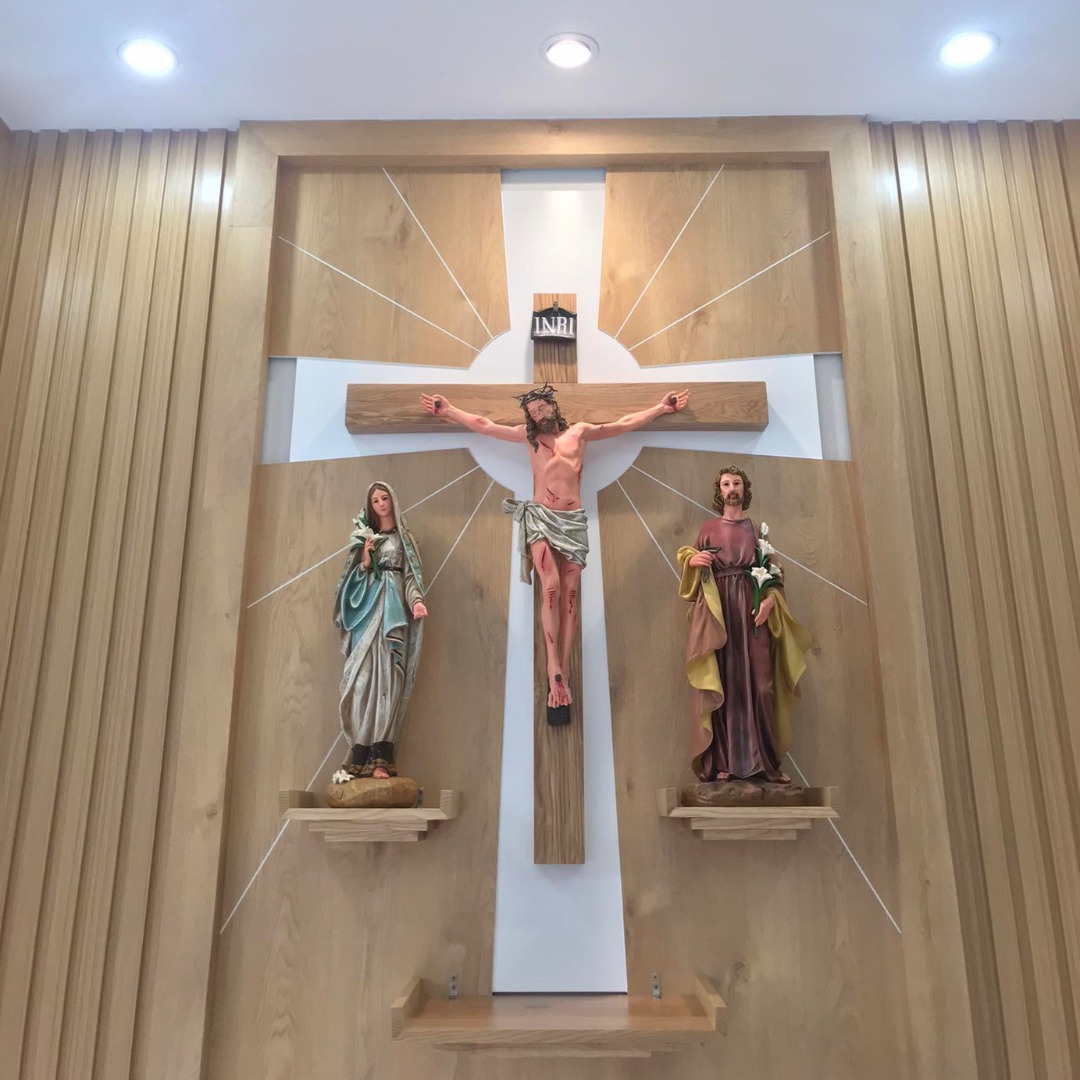 Bàn Thờ Công Giáo phòng khách bằng gỗ tại Biên Hòa – Đồng Nai
