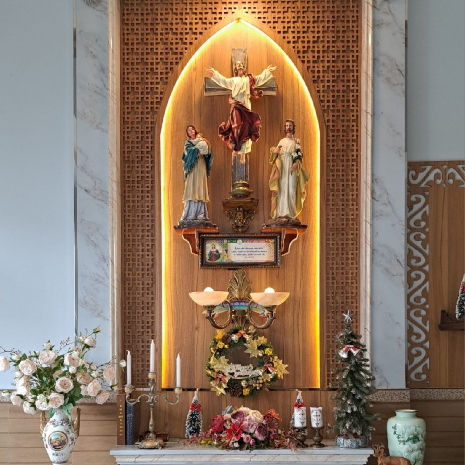 Bàn Thờ Công Giáo Chúa Khải Hoàn – cao 50 cm tại Gò Vấp TPHCM