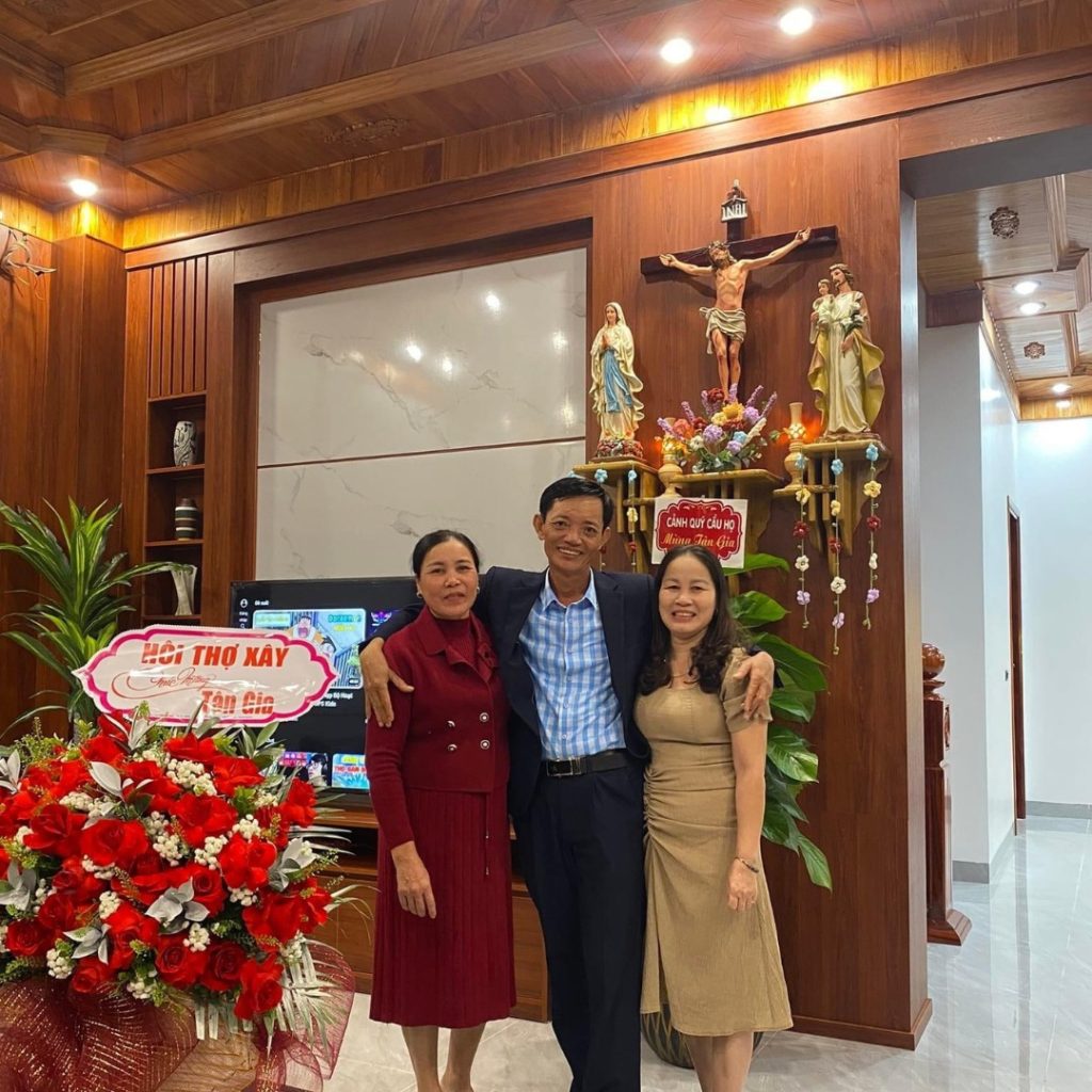 Bàn Thờ Chúa Bàn Thờ Công Giáo Gia đình Tượng 60 cm ở Hà Tĩnh Bàn thờ Chúa phòng khách Bàn thờ Chúa và bàn thờ gia tiên Thiết kế bàn thờ Chúa trong phòng khách Thiết kế bàn thờ Công giáo Bàn thờ Công giáo và tổ tiên Bàn thờ Công Giáo gồm những gì Bàn thờ Chúa phòng khách bàn thờ chúa - mẫu đương đại Bàn thờ Chúa và bàn thờ gia tiên Thiết kế bàn thờ Chúa trong phòng khách Mẫu bàn thờ Chúa và ông bà Kích thước bàn thờ Công Giáo tphcm ha noi da nang binh duong