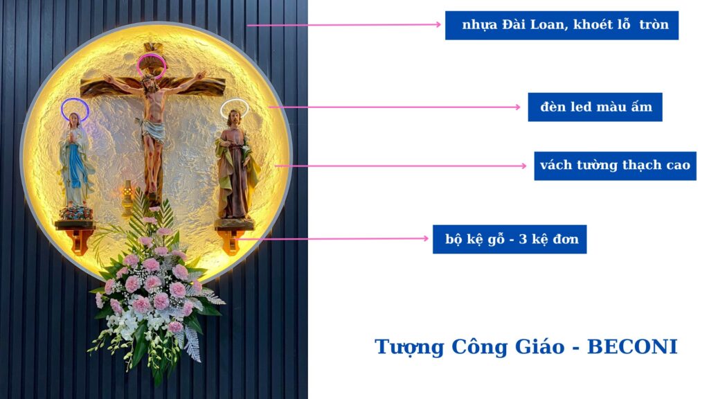 Vách Bàn Thờ Công Giáo Tường bằng xi măng, được tả thực nghệ thuật bằng thạch cao. Xung quanh có hệ thống đèn led ấm màu thu hút