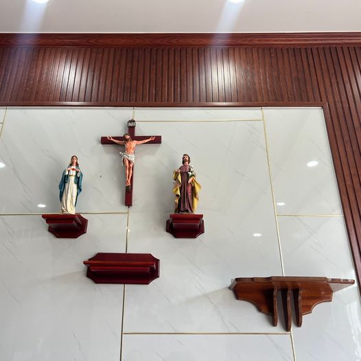 Bàn Thờ Công Giáo gia đình ở Thủ Đức, tượng cao 35 cm