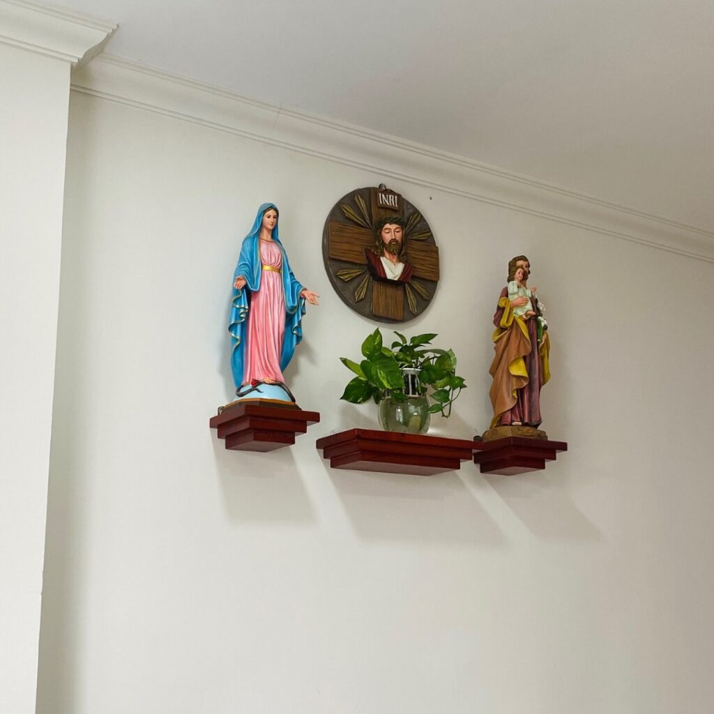 Bàn thờ Chúa phòng khách Bàn thờ Chúa và bàn thờ gia tiên Thiết kế bàn thờ Chúa trong phòng khách Thiết kế bàn thờ Công giáo bàn thờ chúa - mẫu đương đại Trang trí bàn thờ gia tiên Công giáo Bàn thờ Chúa phòng khách bàn thờ chúa - mẫu đương đại Bàn thờ Chúa và bàn thờ gia tiên Thiết kế bàn thờ Chúa trong phòng khách Tượng bàn thờ Chúa Kích thước bàn thờ Công Giáo BECONI hà nội tphcm sài gòn đồng nai