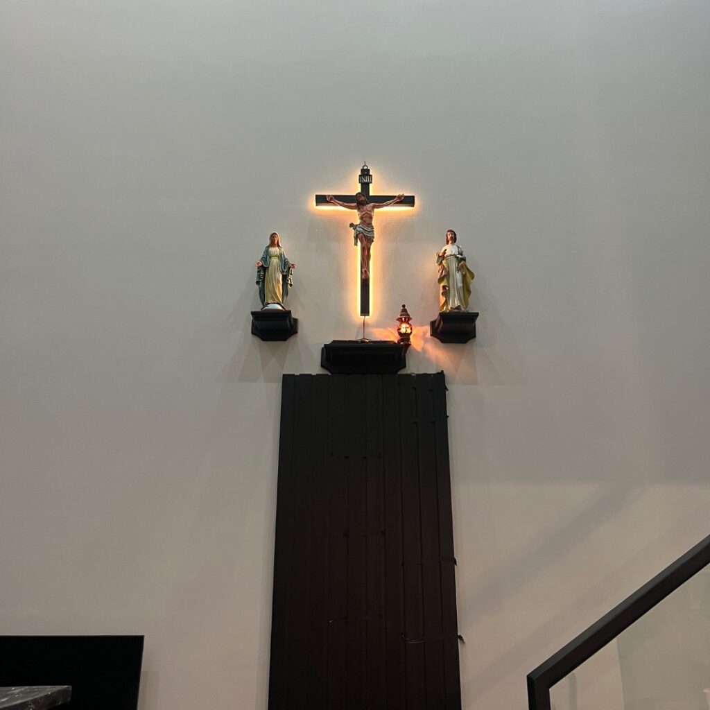 Bàn thờ Chúa phòng khách Bàn thờ Chúa và bàn thờ gia tiên Thiết kế bàn thờ Chúa trong phòng khách Thiết kế bàn thờ Công giáo bàn thờ chúa - mẫu đương đại Trang trí bàn thờ gia tiên Công giáo Bàn thờ Chúa phòng khách bàn thờ chúa - mẫu đương đại Bàn thờ Chúa và bàn thờ gia tiên Thiết kế bàn thờ Chúa trong phòng khách Tượng bàn thờ Chúa Kích thước bàn thờ Công Giáo BECONI hà nội tphcm sài gòn đồng nai