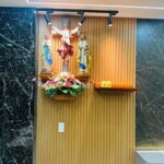 Bàn Thờ Chúa ( hay Bàn Thờ Công Giáo) luôn được thiết kế trang hoàng trang trọng ở trung tâm mỗi Gia đình Công Giáo. Bàn Thờ Chúa – Bàn Thờ Gia Tiên luôn được quan tâm thiết kế trang trọng, ấm cúng và nằm trung tâm của mỗi gia đình. Bàn Thờ Công Giáo trong phòng khách gia đình luôn được dựng ngay sau khi hoàn thành tổ ấm, ngôi nhà mới của Người Công Giáo. Tại Hà Nội, Đà Nẵng, Tp HCM nói riêng; và trên toàn lãnh thổ Việt Nam nói chung, Beconi đã hỗ trợ nhiều chục ngàn khách hàng để có những mẫu Bàn Thờ Công Giáo đẹp ở trong phòng khách mỗi Gia đình Công Giáo. Beconi Việt Nam còn xuất khẩu đến hơn 30 nước trên thế giới.