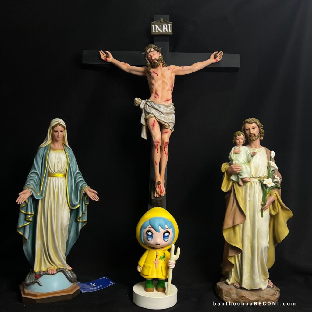 Bàn Thờ Chúa ( hay Bàn Thờ Công Giáo) luôn được thiết kế trang hoàng trang trọng ở trung tâm mỗi Gia đình Công Giáo. Bàn Thờ Chúa – Bàn Thờ Gia Tiên luôn được quan tâm thiết kế trang trọng, ấm cúng và nằm trung tâm của mỗi gia đình. Bàn Thờ Công Giáo trong phòng khách gia đình luôn được dựng ngay sau khi hoàn thành tổ ấm, ngôi nhà mới của Người Công Giáo. Tại Hà Nội, Đà Nẵng, Tp HCM nói riêng; và trên toàn lãnh thổ Việt Nam nói chung, Beconi đã hỗ trợ nhiều chục ngàn khách hàng để có những mẫu Bàn Thờ Công Giáo đẹp ở trong phòng khách mỗi Gia đình Công Giáo. Beconi Việt Nam còn xuất khẩu đến hơn 30 nước trên thế giới.