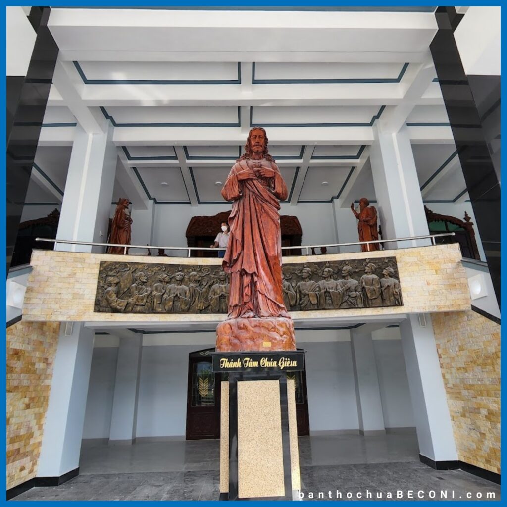 Thánh Đường Tắc Sậy (Nhà Thờ Tắc Sậy) ở xã Tân Long, huyện Giá Rai, tỉnh Bạc Liêu. Nơi đây không chỉ một công trình Nhà Thờ hoành tráng – lâu đời mà còn là nơi lưu giữ những câu chuyện về đức tin, về tình người và về Cha Phanxico Xaviê Trương Bửu Diệp, vị linh mục đã hy sinh mạng sống của mình để cứu lấy các giáo dân.