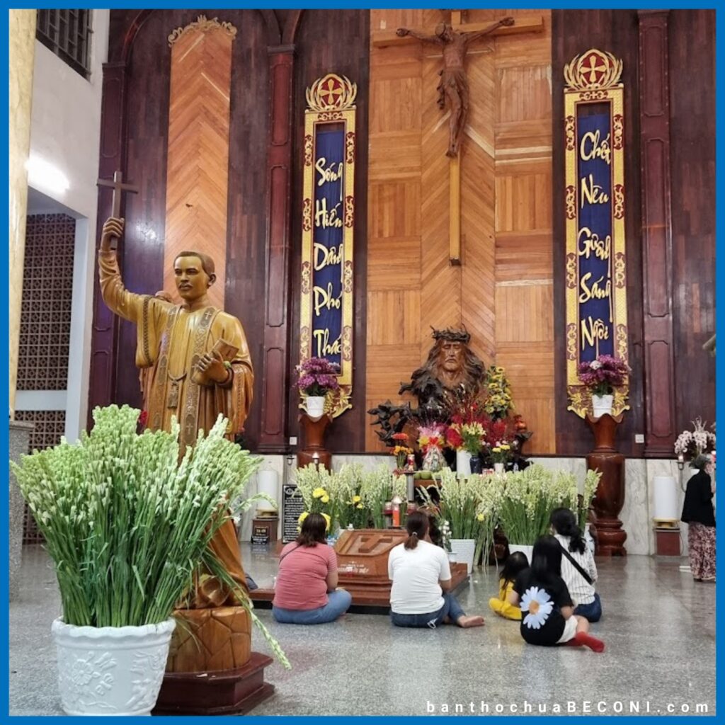 Thánh Đường Tắc Sậy (Nhà Thờ Tắc Sậy) ở xã Tân Long, huyện Giá Rai, tỉnh Bạc Liêu. Nơi đây không chỉ một công trình Nhà Thờ hoành tráng – lâu đời mà còn là nơi lưu giữ những câu chuyện về đức tin, về tình người và về Cha Phanxico Xaviê Trương Bửu Diệp, vị linh mục đã hy sinh mạng sống của mình để cứu lấy các giáo dân.