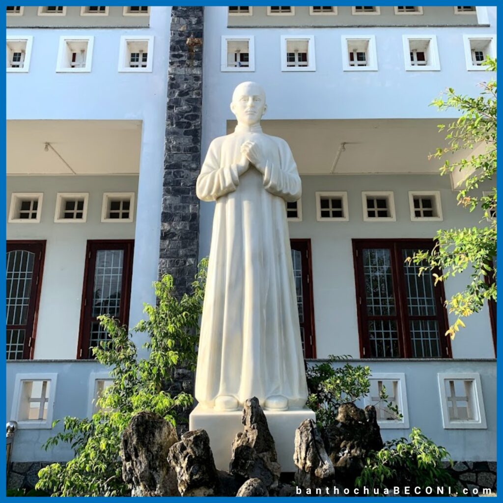 Thánh Đường Tắc Sậy (Nhà Thờ Tắc Sậy) ở xã Tân Long, huyện Giá Rai, tỉnh Bạc Liêu. Nơi đây không chỉ một công trình Nhà Thờ hoành tráng – lâu đời mà còn là nơi lưu giữ những câu chuyện về đức tin, về tình người và về Cha Phanxico Xaviê Trương Bửu Diệp, vị linh mục đã hy sinh mạng sống của mình để cứu lấy các giáo dân.