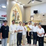 Bàn thờ Chúa phòng khách Mẫu bàn thờ Công Giáo đơn giản Thiết kế bàn thờ Chúa trong phòng khách Bàn thờ Chúa và bàn thờ gia tiên Thiết kế bàn thờ Công giáo Mẫu bàn thờ Chúa và ông bà
