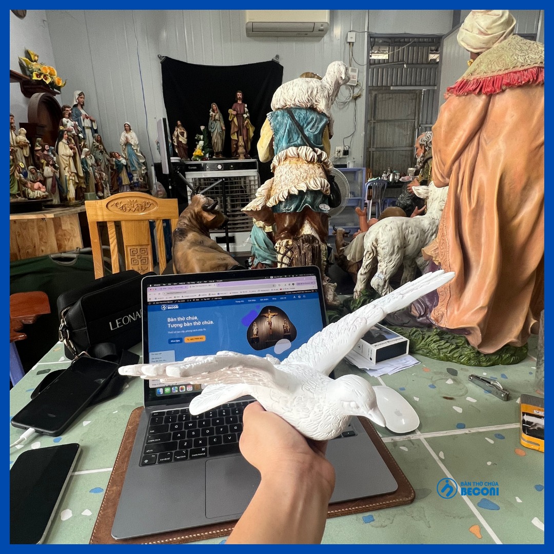 Chim bồ câu trắng ( Chúa thánh thần)