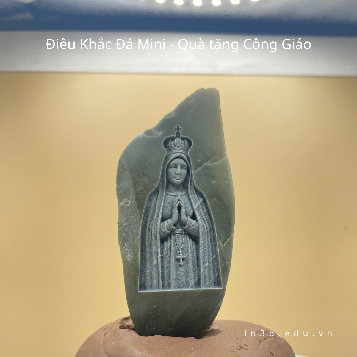 Phù điêu Đức Mẹ Fatima khắc đá tự nhiên