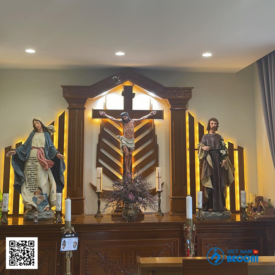 Bàn Thờ Công Giáo ở phòng thờ lớn ở Hà Nội