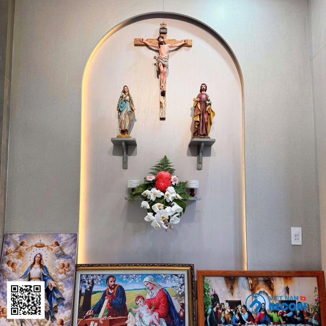 Bàn Thờ Công Giáo phòng khách tượng cao 40 cm, thánh giá cao 70 cm
